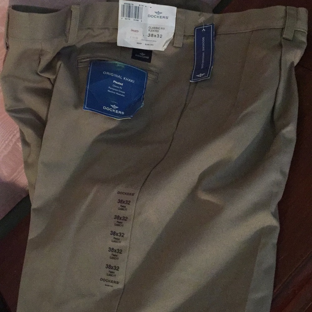 Men’s khaki pants